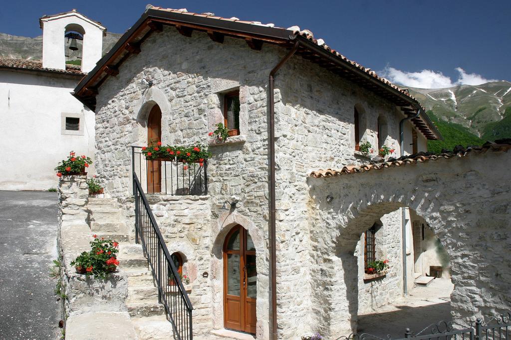 B&B Cascina Dell'OrsoCastelsantangelo sul Nera エクステリア 写真